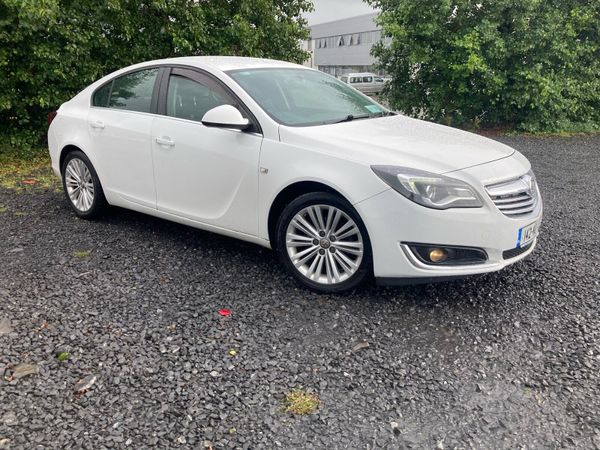 Vauxhall Insignia Hatchback, Diesel, 2014, White