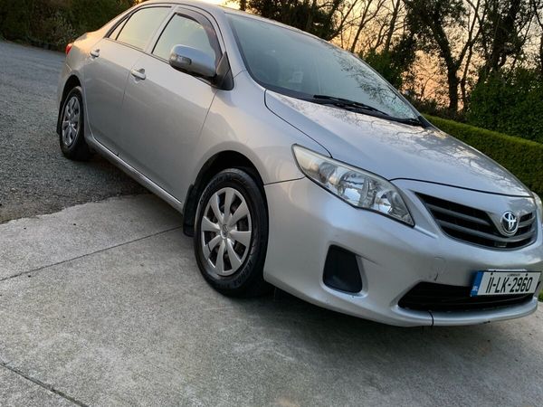 Toyota Corolla Saloon, Diesel, 2011, Silver