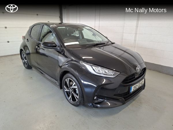 Toyota Yaris Hatchback, Petrol Hybrid, 2025, Black