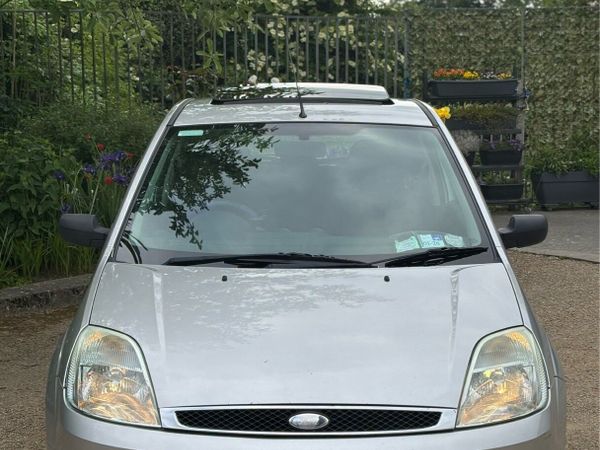 Ford Fiesta Hatchback, Petrol, 2005, Silver