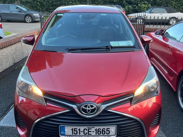 Toyota Yaris Hatchback, Petrol, 2015, Red