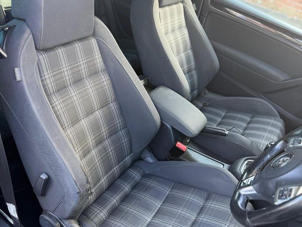Volkswagen Golf Hatchback, Diesel, 2010, White