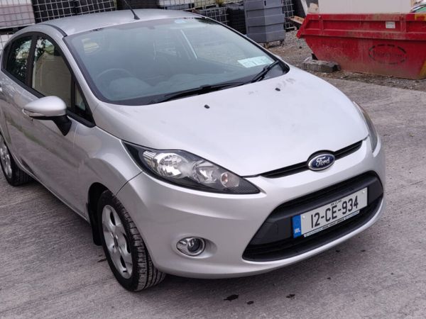 Ford Fiesta Hatchback, Petrol, 2012, Silver