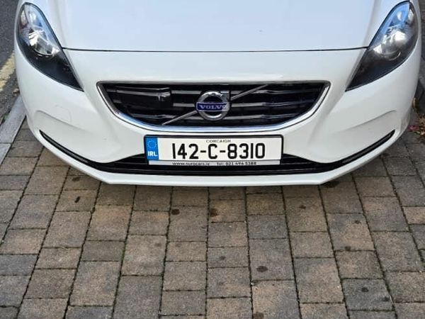 Volvo V40 Hatchback, Petrol, 2014, White