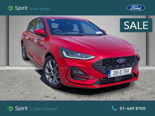 Ford Focus Hatchback, Petrol Hybrid, 2025, Red