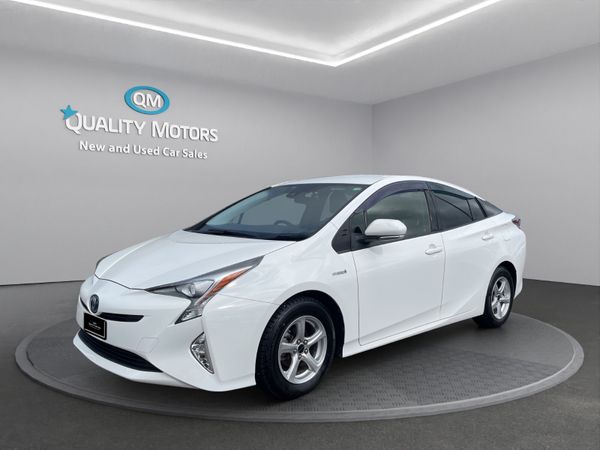 Toyota Prius Saloon, Petrol Hybrid, 2018, White