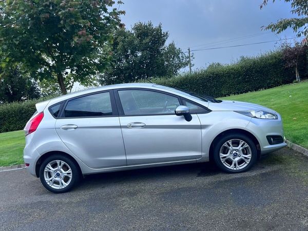 Ford Fiesta Hatchback, Petrol, 2016, Silver