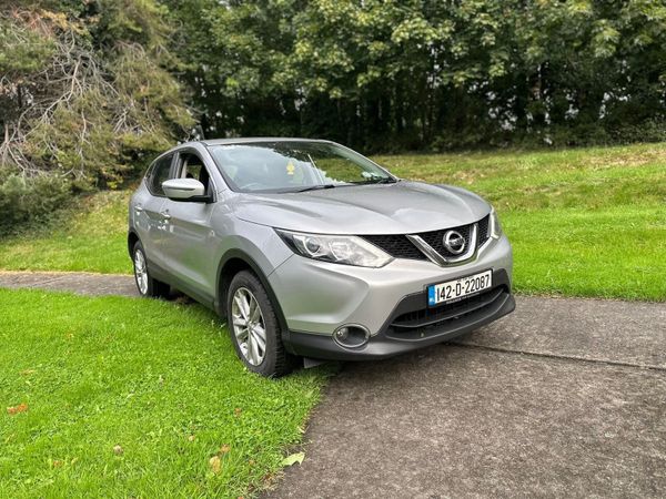 Nissan Qashqai Hatchback, Diesel, 2014, Silver