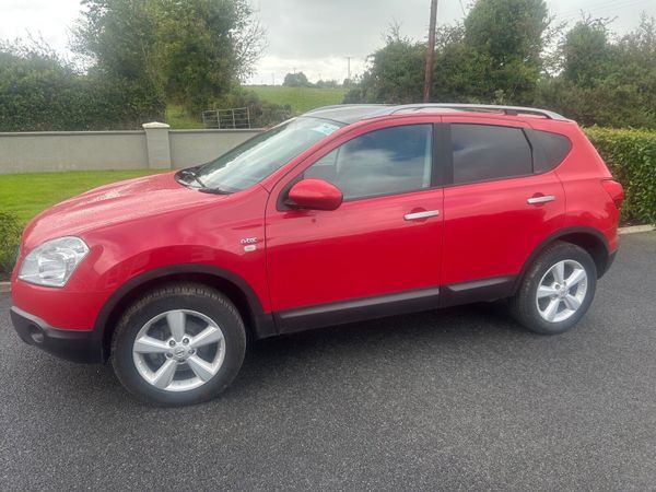 Nissan Qashqai Hatchback, Diesel, 2009, Red
