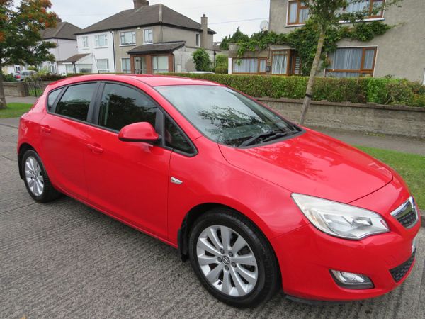 Opel Astra Hatchback, Diesel, 2010, Red
