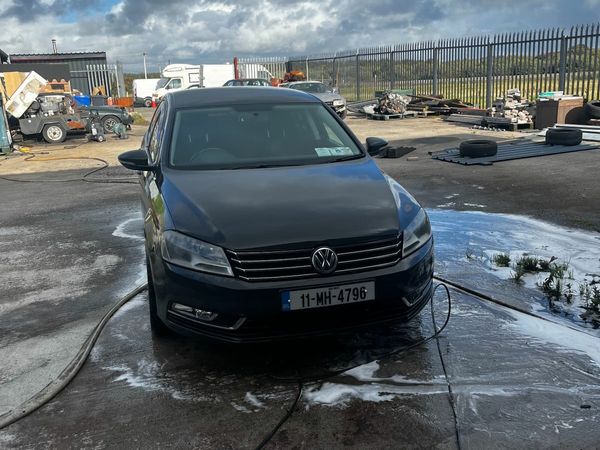 Volkswagen Passat Saloon, Diesel, 2011, Grey