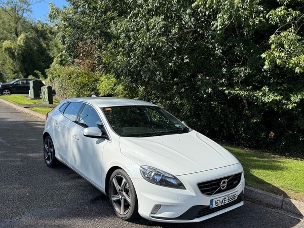 Volvo V40 Hatchback, Diesel, 2015, White