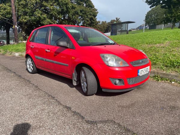 Ford Fiesta Hatchback, Petrol, 2007, Red