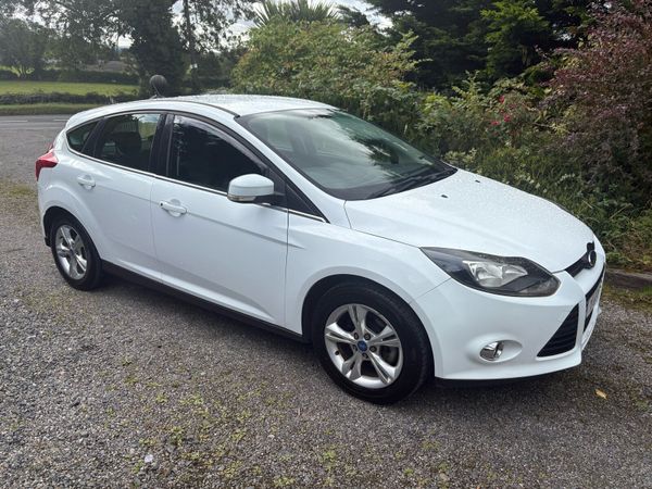 Ford Focus Hatchback, Petrol, 2011, White