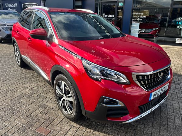 Peugeot 3008 MPV, Petrol, 2019, Red