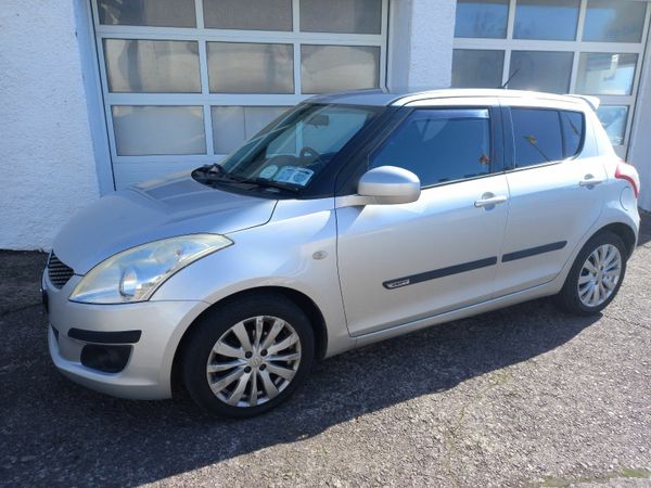 Suzuki Swift Hatchback, Petrol, 2014, Silver