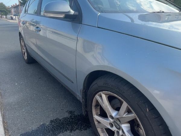Volkswagen Passat Saloon, Diesel, 2010, Grey