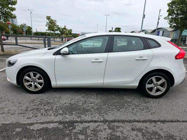 Volvo V40 Hatchback, Diesel, 2014, White