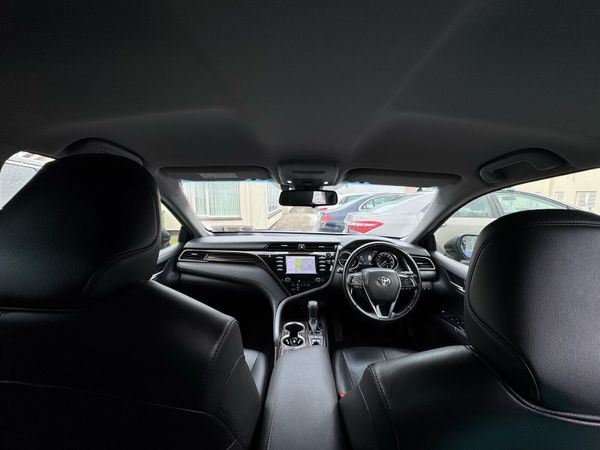 Toyota Camry Saloon, Petrol Hybrid, 2020, Blue