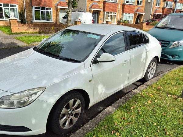 Vauxhall Insignia Hatchback, Diesel, 2010, White
