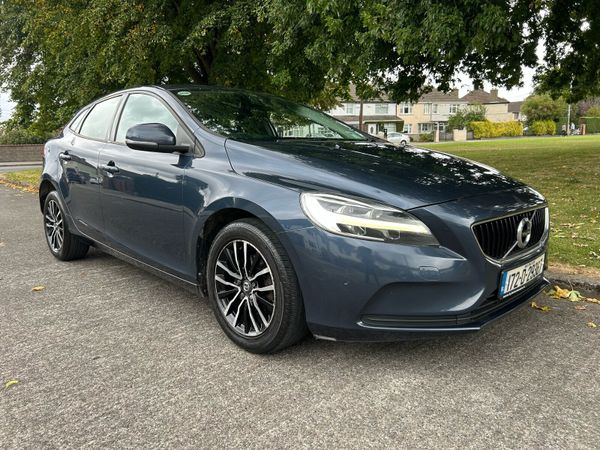 Volvo V40 Hatchback, Diesel, 2017, Blue