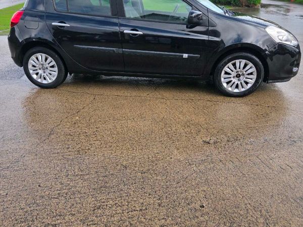 Renault Clio Hatchback, Diesel, 2011, Black