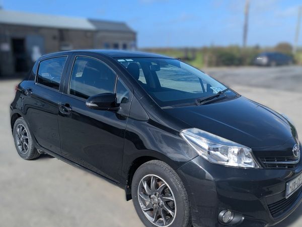Toyota Yaris Hatchback, Petrol, 2013, Black