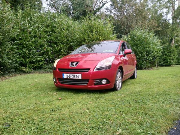 Peugeot 5008 MPV, Diesel, 2012, Red