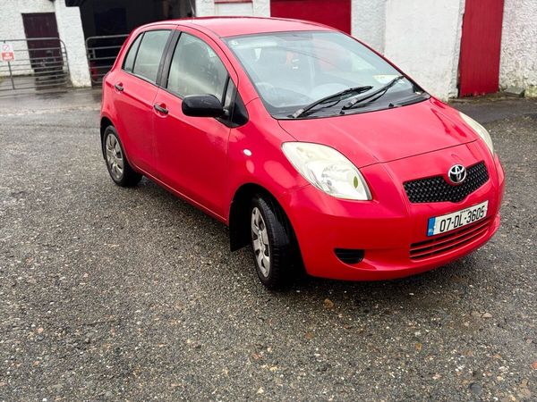 Toyota Yaris Hatchback, Petrol, 2007, Red