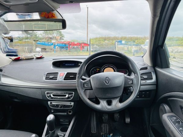 Renault Fluence Saloon, Diesel, 2010, Silver