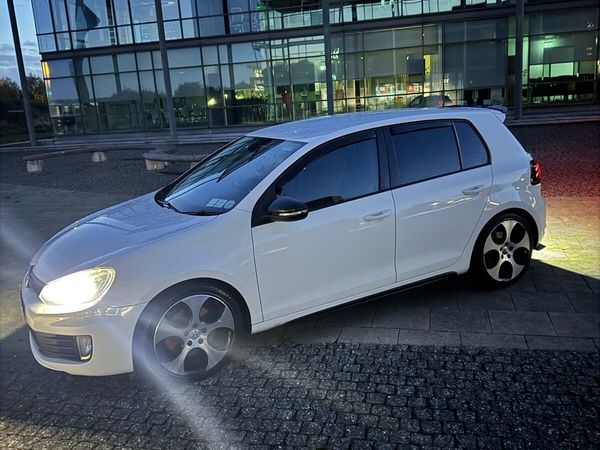 Volkswagen Golf Hatchback, Petrol, 2010, White