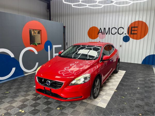 Volvo V40 Hatchback, Petrol, 2014, Red
