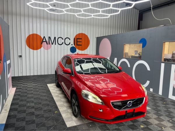 Volvo V40 Hatchback, Petrol, 2014, Red