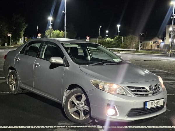 Toyota Corolla Saloon, Diesel, 2012, Silver