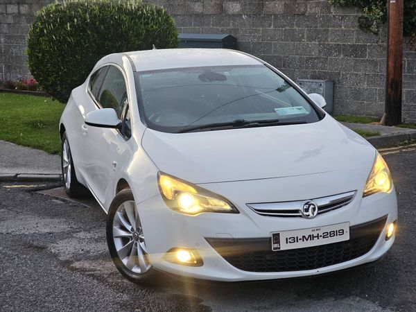 Vauxhall Astra Hatchback, Diesel, 2013, White