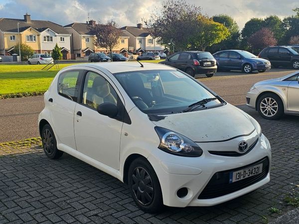 Toyota Aygo Hatchback, Petrol, 2013, White