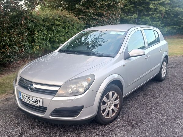 Opel Astra Hatchback, Petrol, 2006, Silver