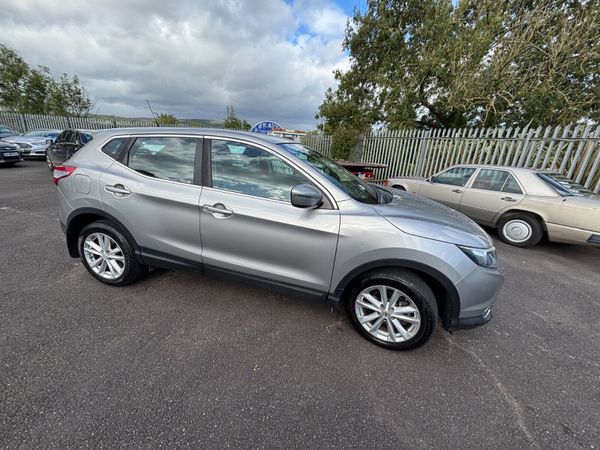 Nissan Qashqai Hatchback, Diesel, 2015, Silver