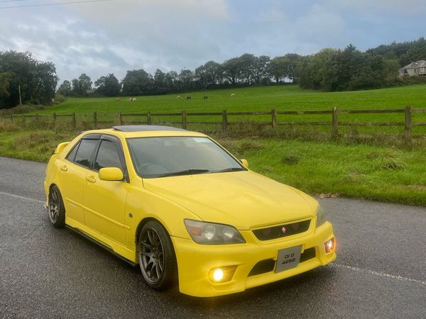Lexus IS Saloon, Petrol, 2001, Yellow