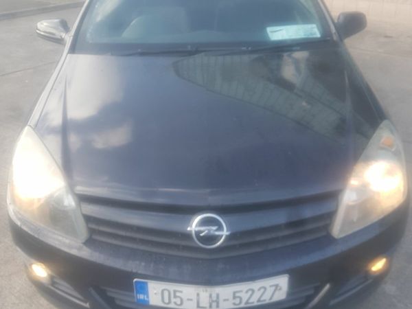 Opel Astra Hatchback, Petrol, 2005, Black