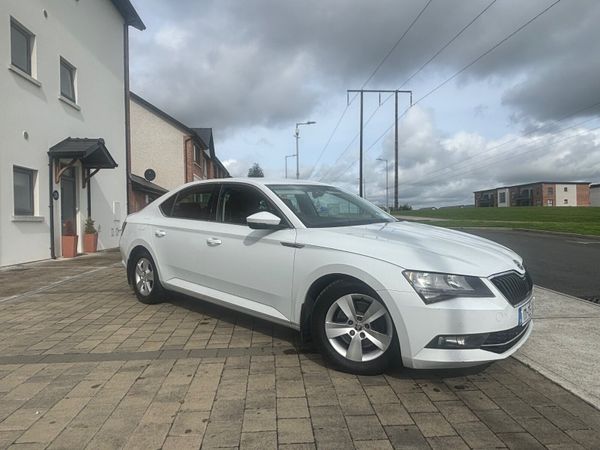 Skoda Superb Hatchback, Diesel, 2017, White