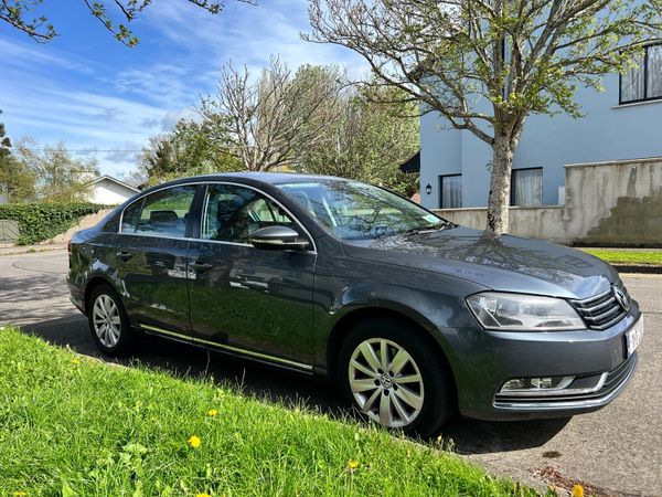 Volkswagen Passat Saloon, Petrol, 2011, Grey