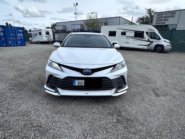 Toyota Camry Saloon, Petrol Hybrid, 2021, White