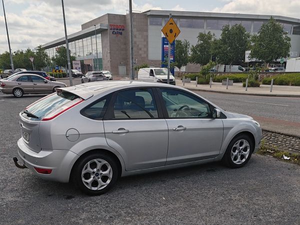 Ford Focus Hatchback, Petrol, 2011, Silver