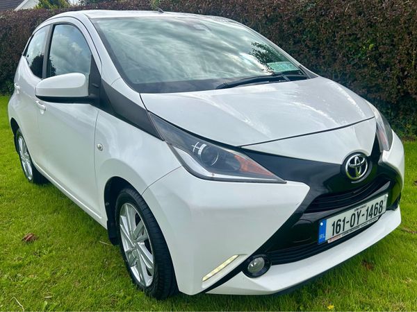 Toyota Aygo Hatchback, Petrol, 2016, White