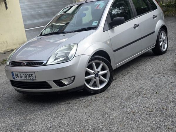 Ford Fiesta Hatchback, Petrol, 2004, Silver