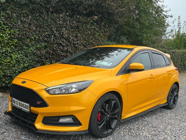 Ford Focus Hatchback, Diesel, 2016, Orange