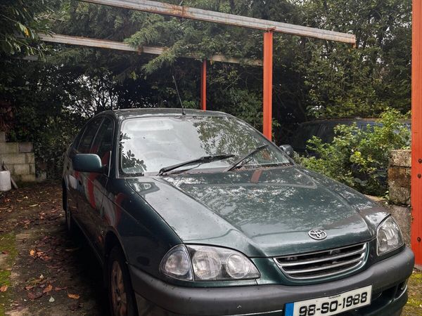 Toyota Avensis Saloon, Petrol, 1998, Green