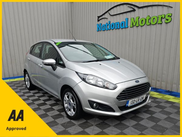 Ford Fiesta Hatchback, Petrol, 2013, Silver