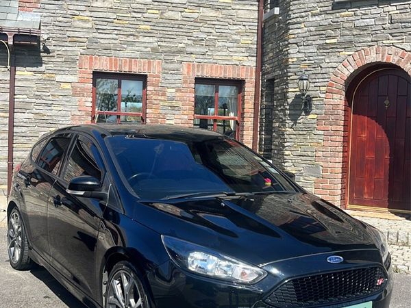 Ford Focus Hatchback, Diesel, 2017, Black